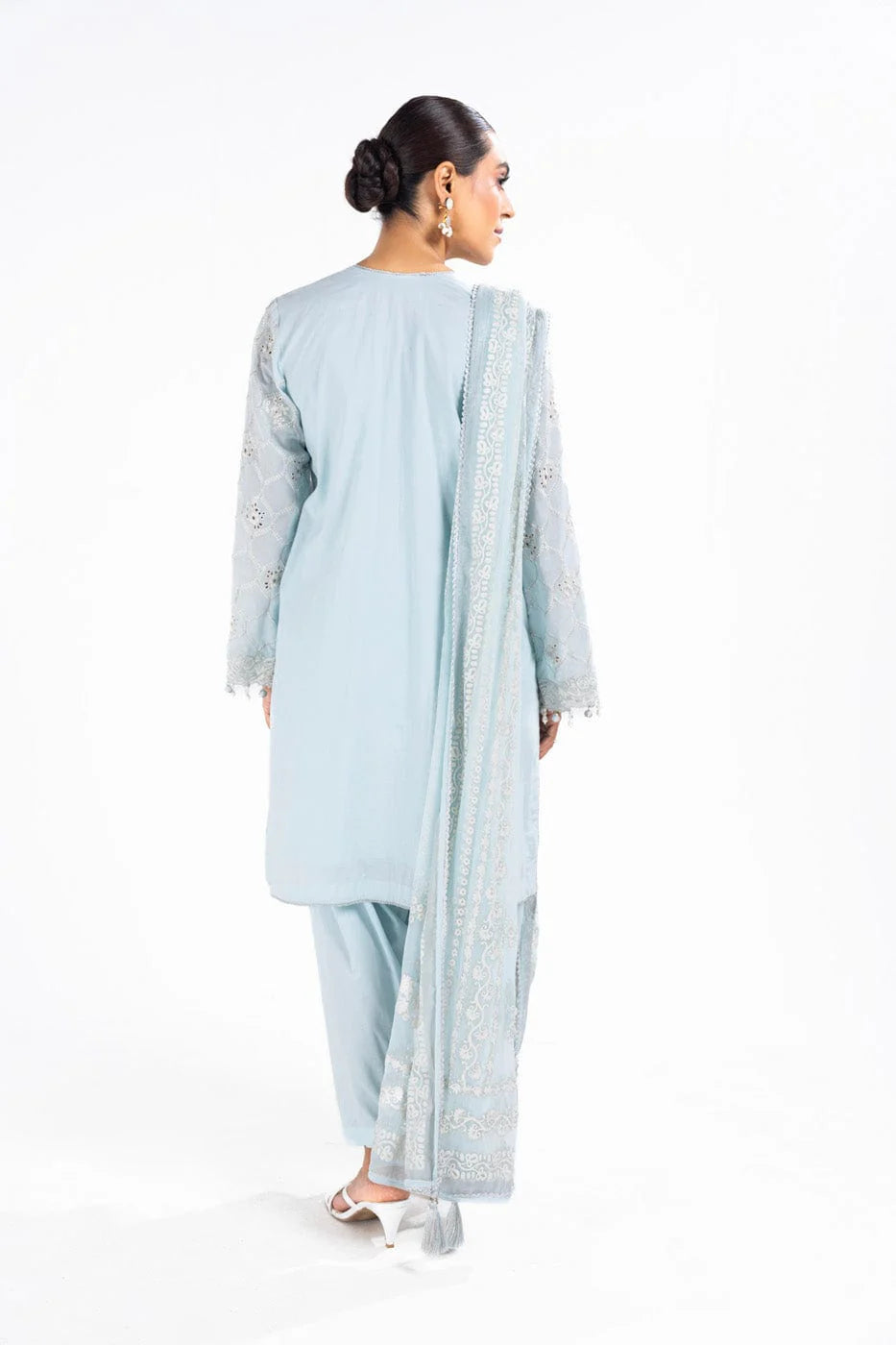 4 Pc Embroidered Lawn Shirt With Poly Chiffon Printed Dupatta