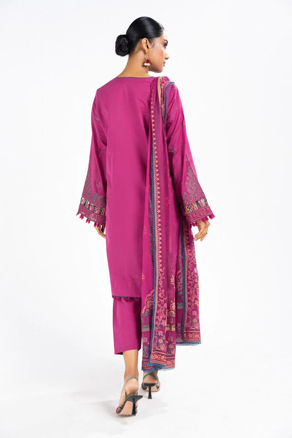 4 Pc Embroidered Lawn Shirt With Poly Chiffon Printed Dupatta